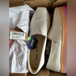 NWT Women’s TOMS Alp Midform Platform Slip-on Sz 9 white canvas
